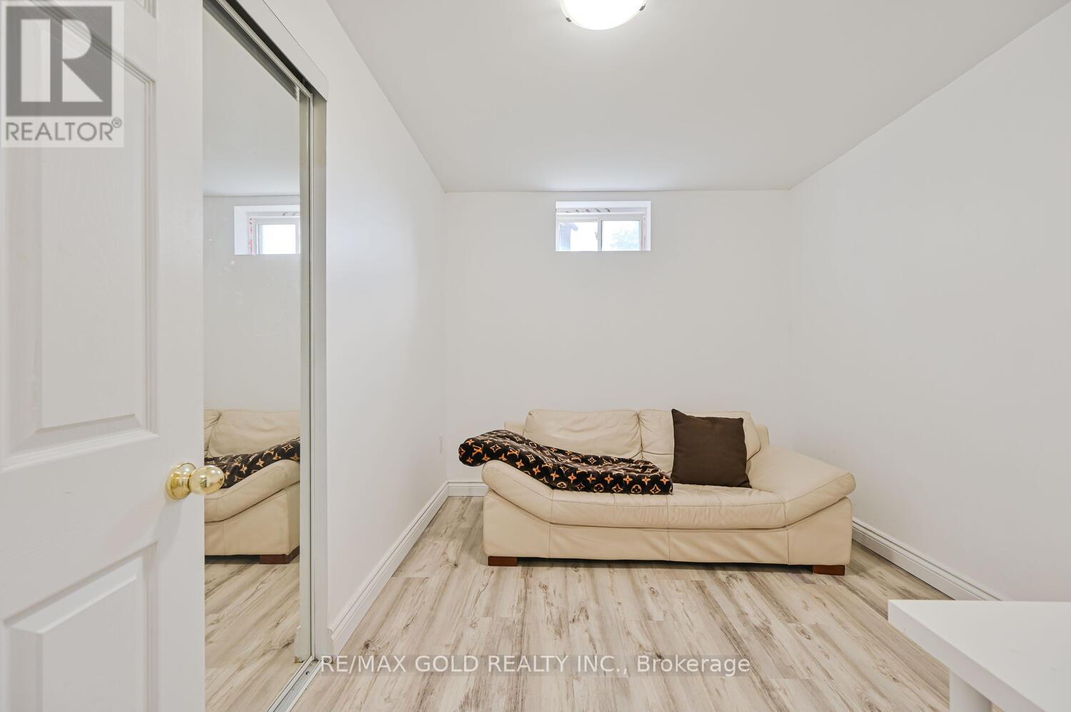 122 White Tail Crescent, Brampton (Fletcher's West), Ontario  L6Y 5C3 - Photo 9 - W12383883