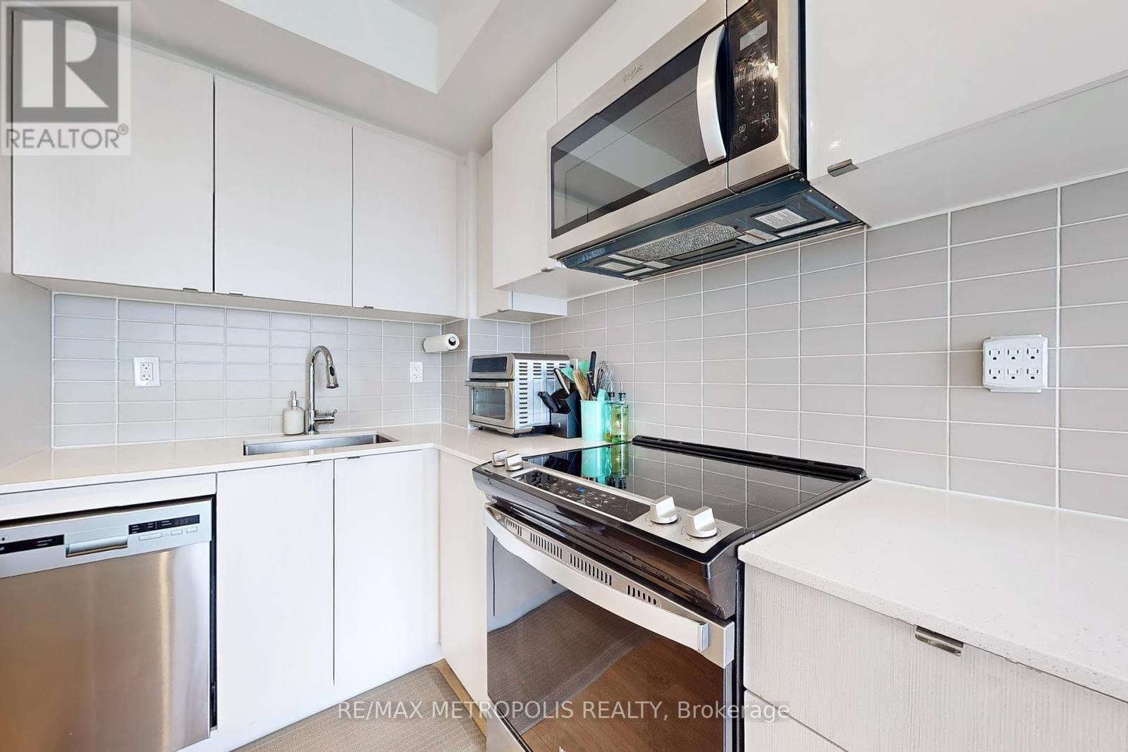 2103 - 1461 Lawrence Avenue W, Toronto, Ontario  M6L 0A6 - Photo 18 - W12383903