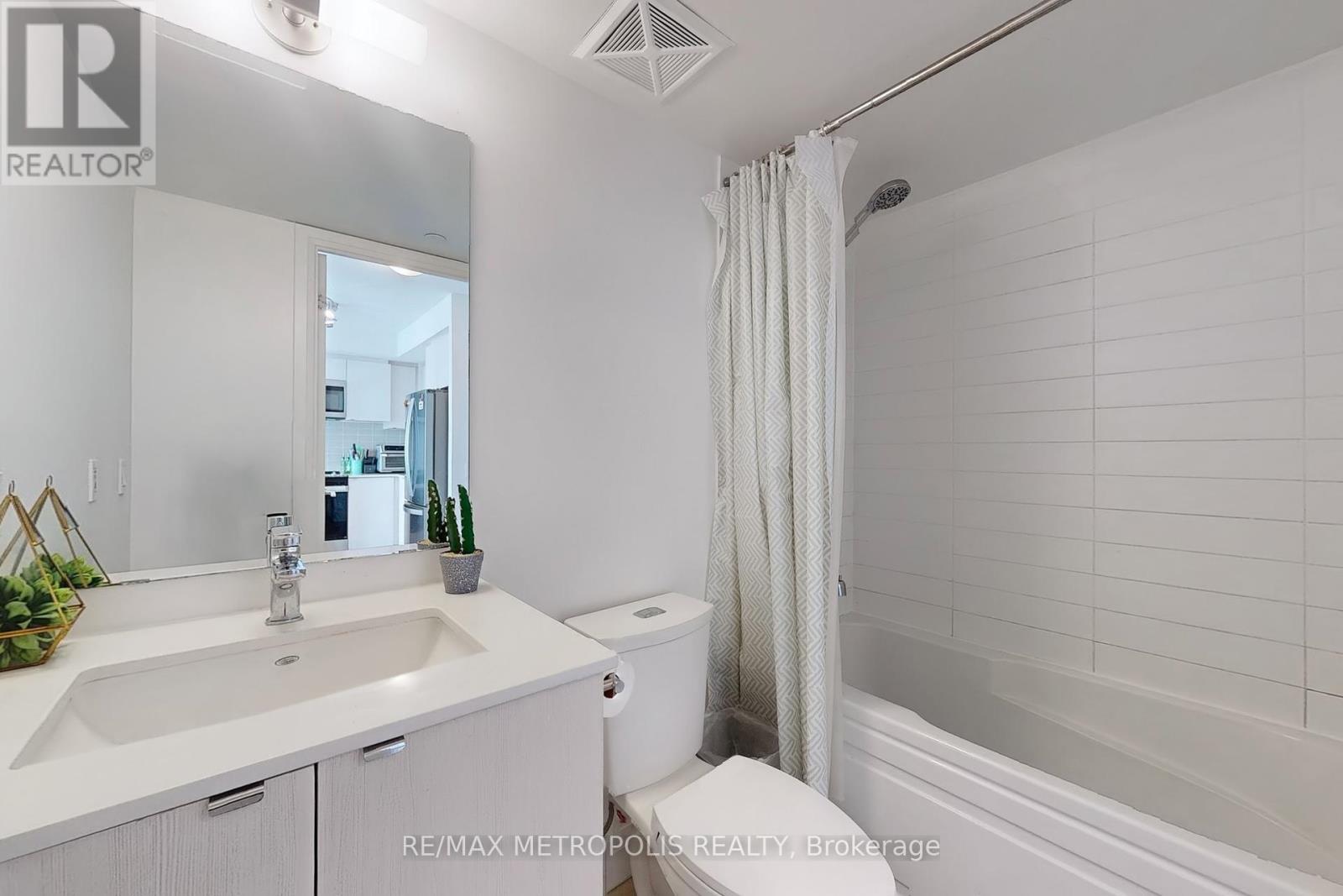 2103 - 1461 Lawrence Avenue W, Toronto, Ontario  M6L 0A6 - Photo 25 - W12383903