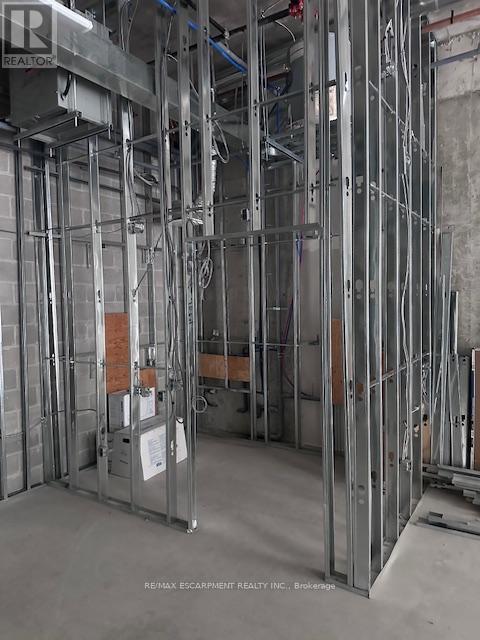 111 - 2060 Lakeshore Road, Burlington, Ontario  L7R 0G2 - Photo 6 - W12245104