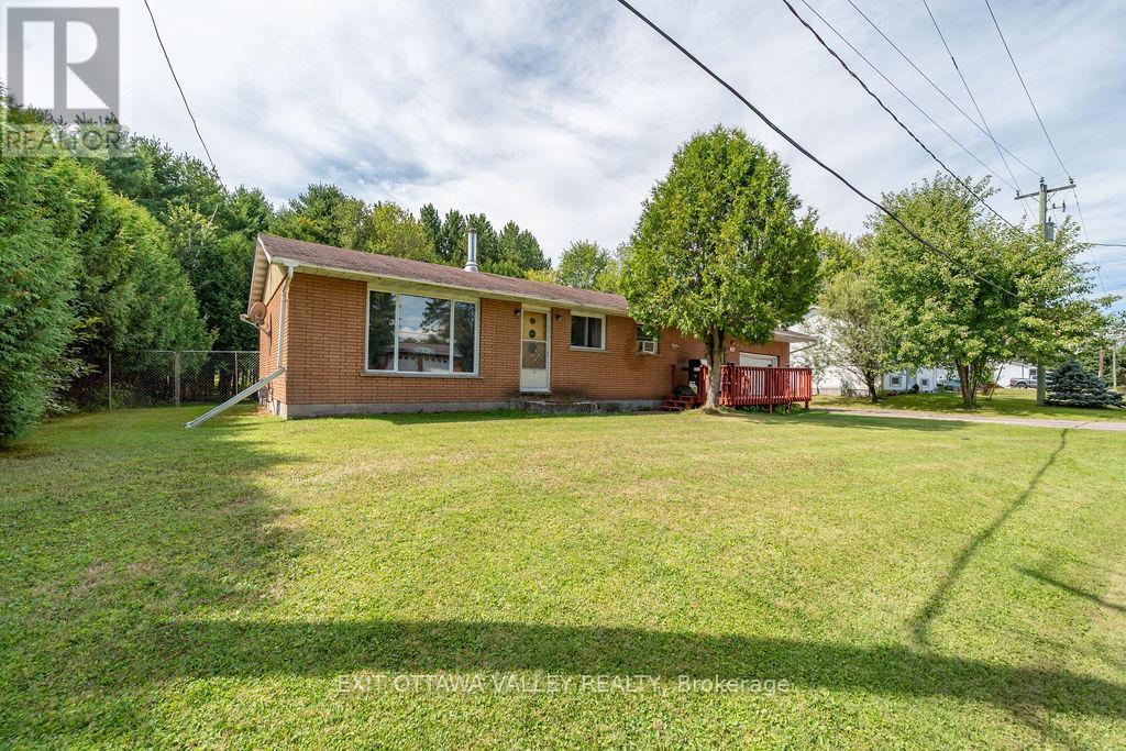 19 Ottawa Street, Laurentian Hills, Ontario K0J 1J0 - Photo 1 - X12384046