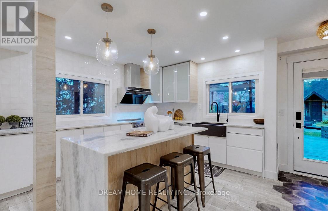 UPPER - 160 OLDE BAYVIEW AVENUE, Richmond Hill, Ontario