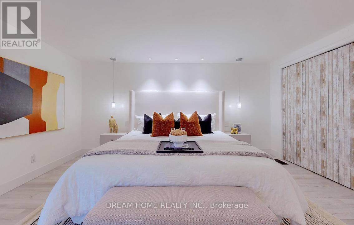 Upper - 160 Olde Bayview Avenue, Richmond Hill, Ontario  L4E 3C6 - Photo 5 - N12358776