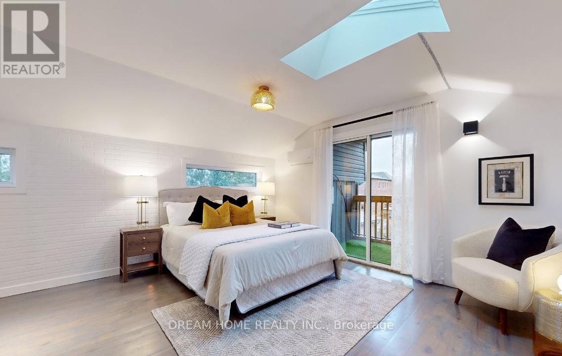 Upper - 160 Olde Bayview Avenue, Richmond Hill, Ontario  L4E 3C6 - Photo 13 - N12358776