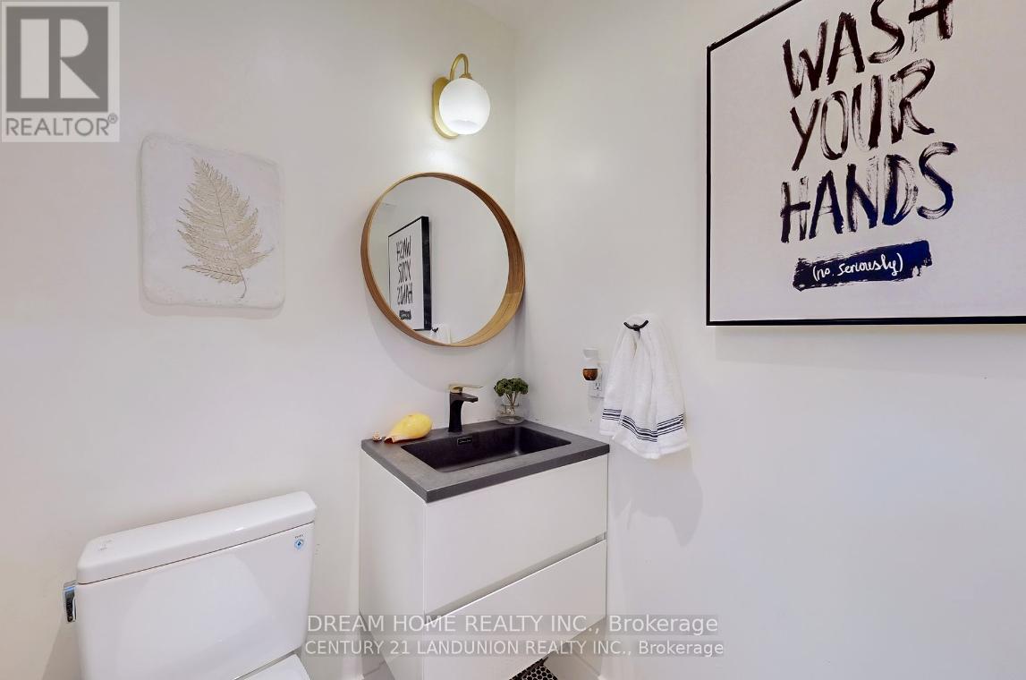 Upper - 160 Olde Bayview Avenue, Richmond Hill, Ontario  L4E 3C6 - Photo 3 - N12358776