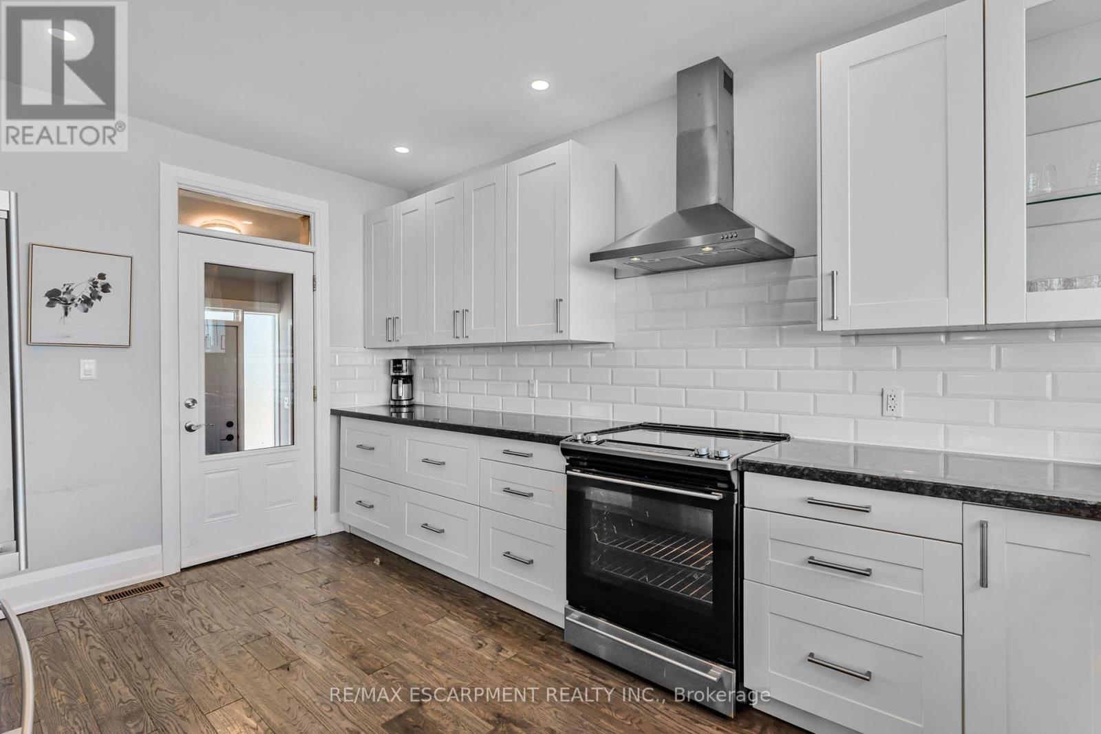 2952 Northshore Drive, Haldimand, Ontario  N0A 1K0 - Photo 12 - X12383844