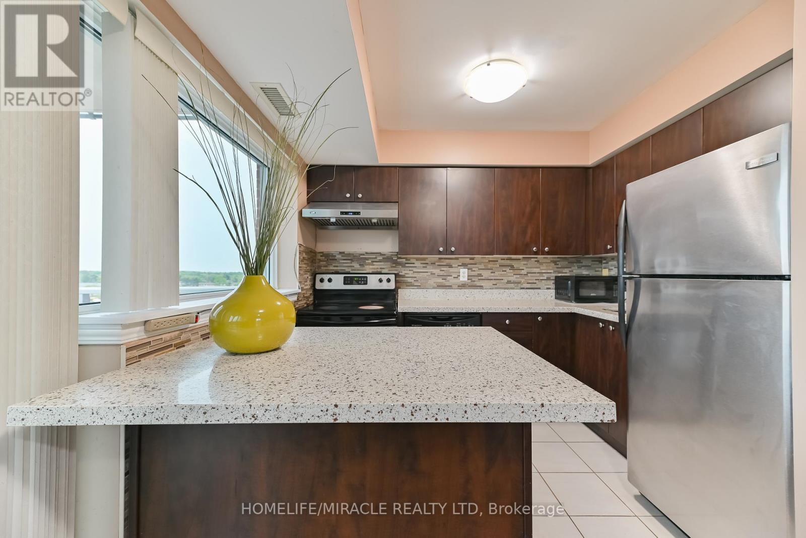 709 - 215 Queen Street E, Brampton, Ontario  L6W 0A9 - Photo 14 - W12371737