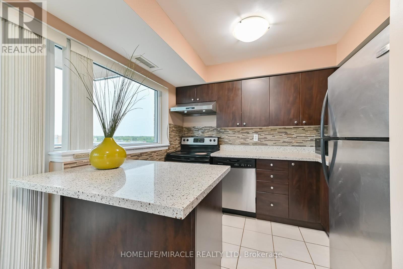 709 - 215 Queen Street E, Brampton, Ontario  L6W 0A9 - Photo 13 - W12371737