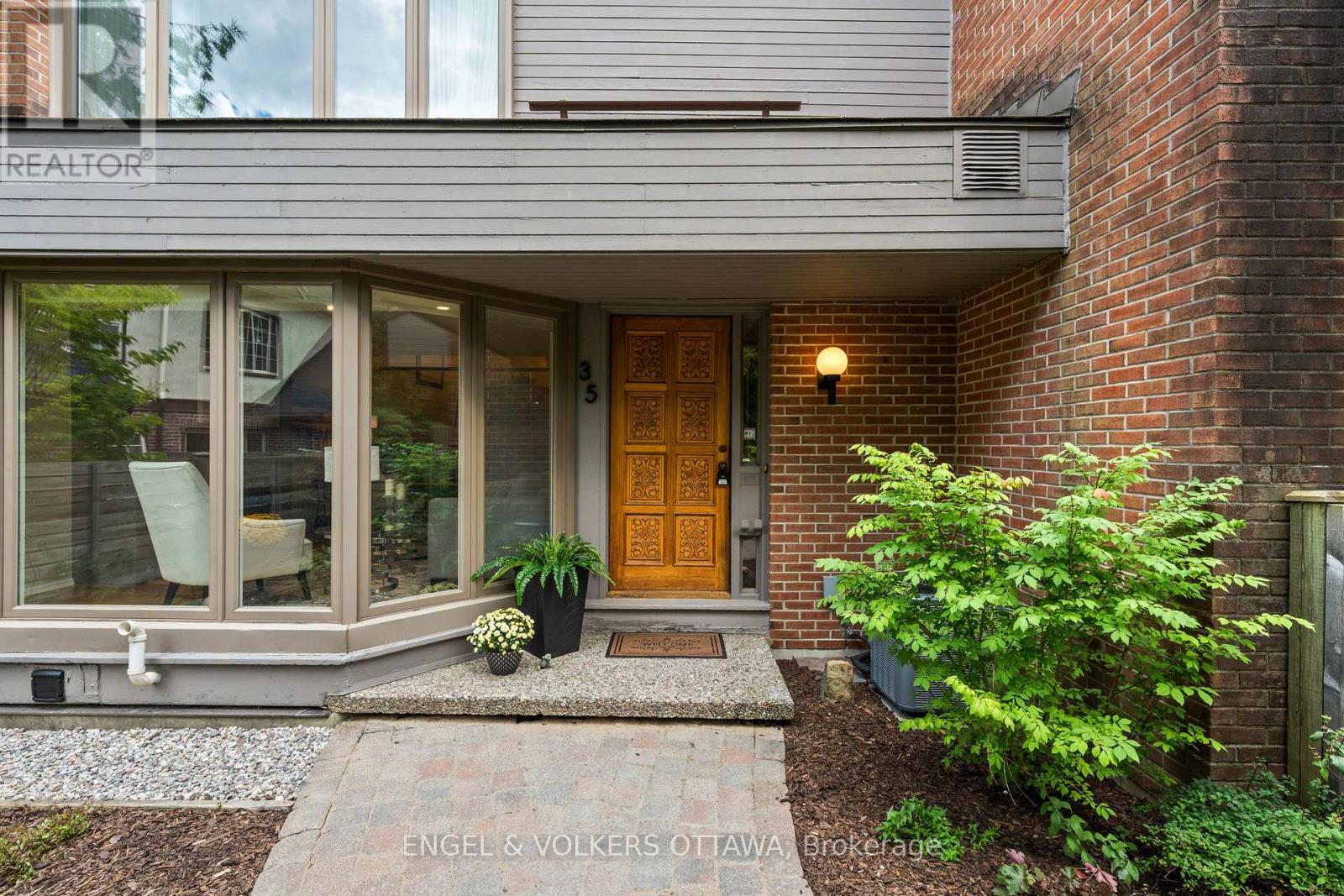 Property at 35 - 35 BELVEDERE CRESCENT image 2
