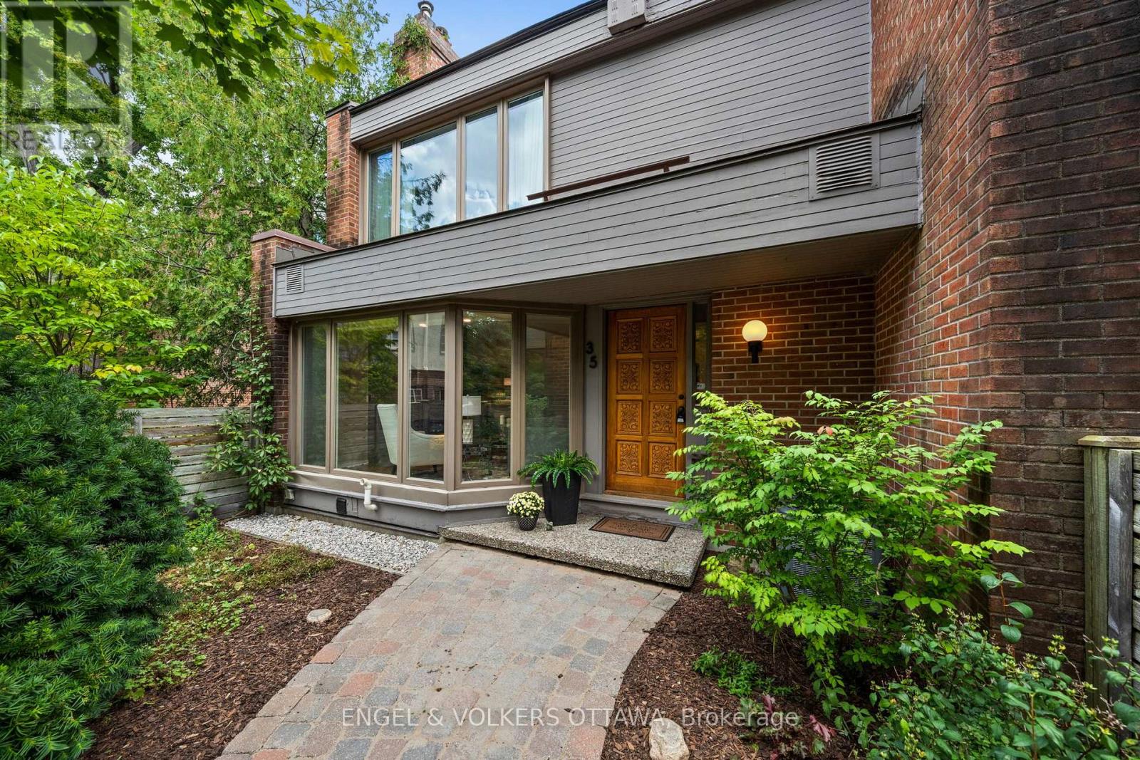 Property at 35 - 35 BELVEDERE CRESCENT image 1
