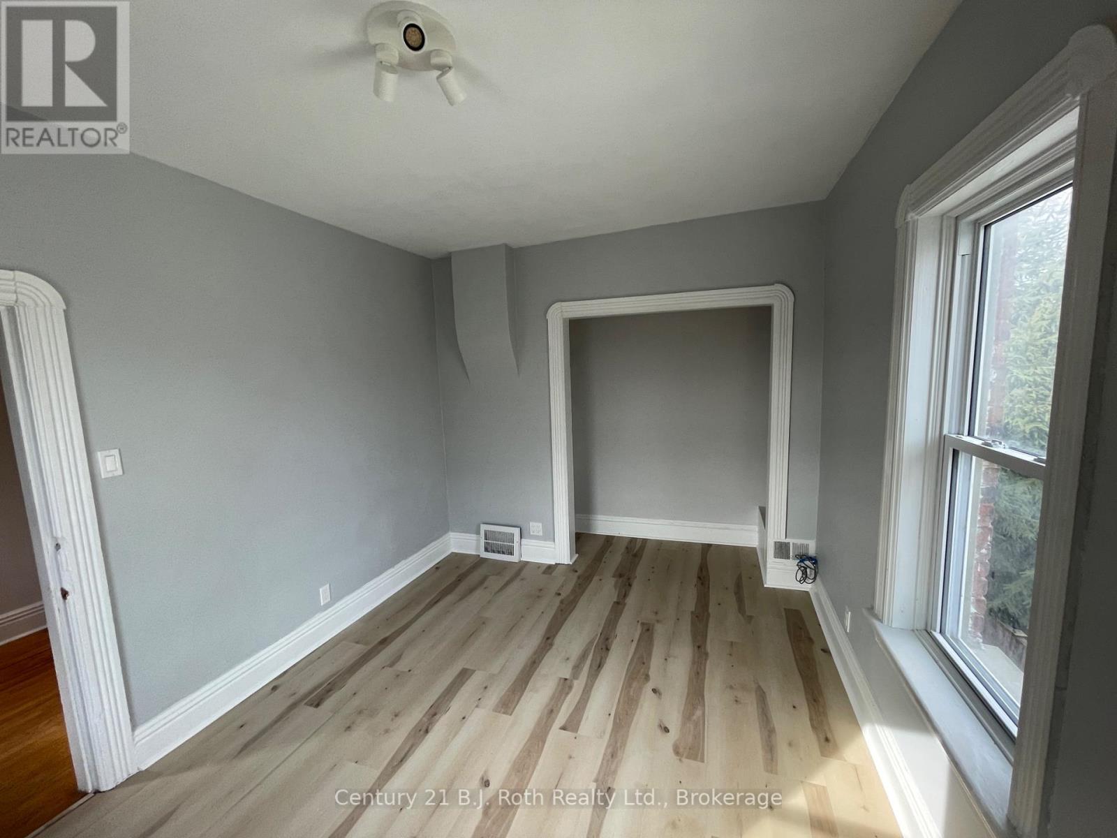 442 Midland Avenue, Midland, Ontario  L4R 3L3 - Photo 11 - S12384249