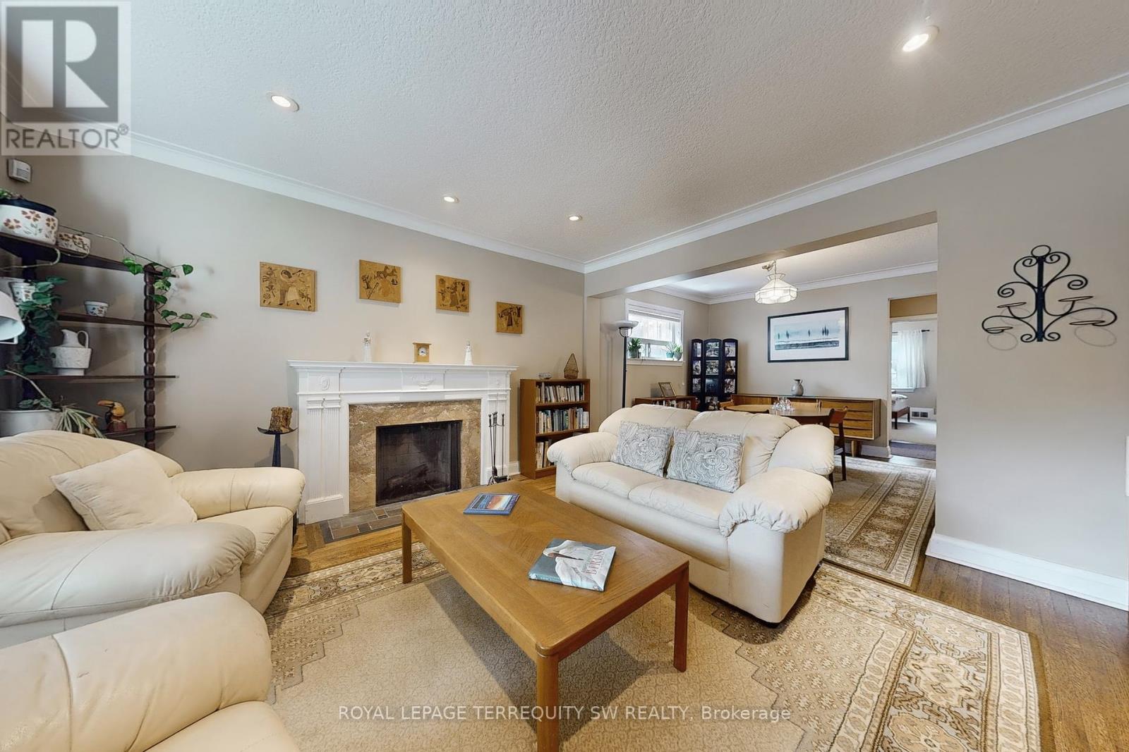 242 Joicey Boulevard, Toronto, Ontario  M5M 2V7 - Photo 4 - C12384059