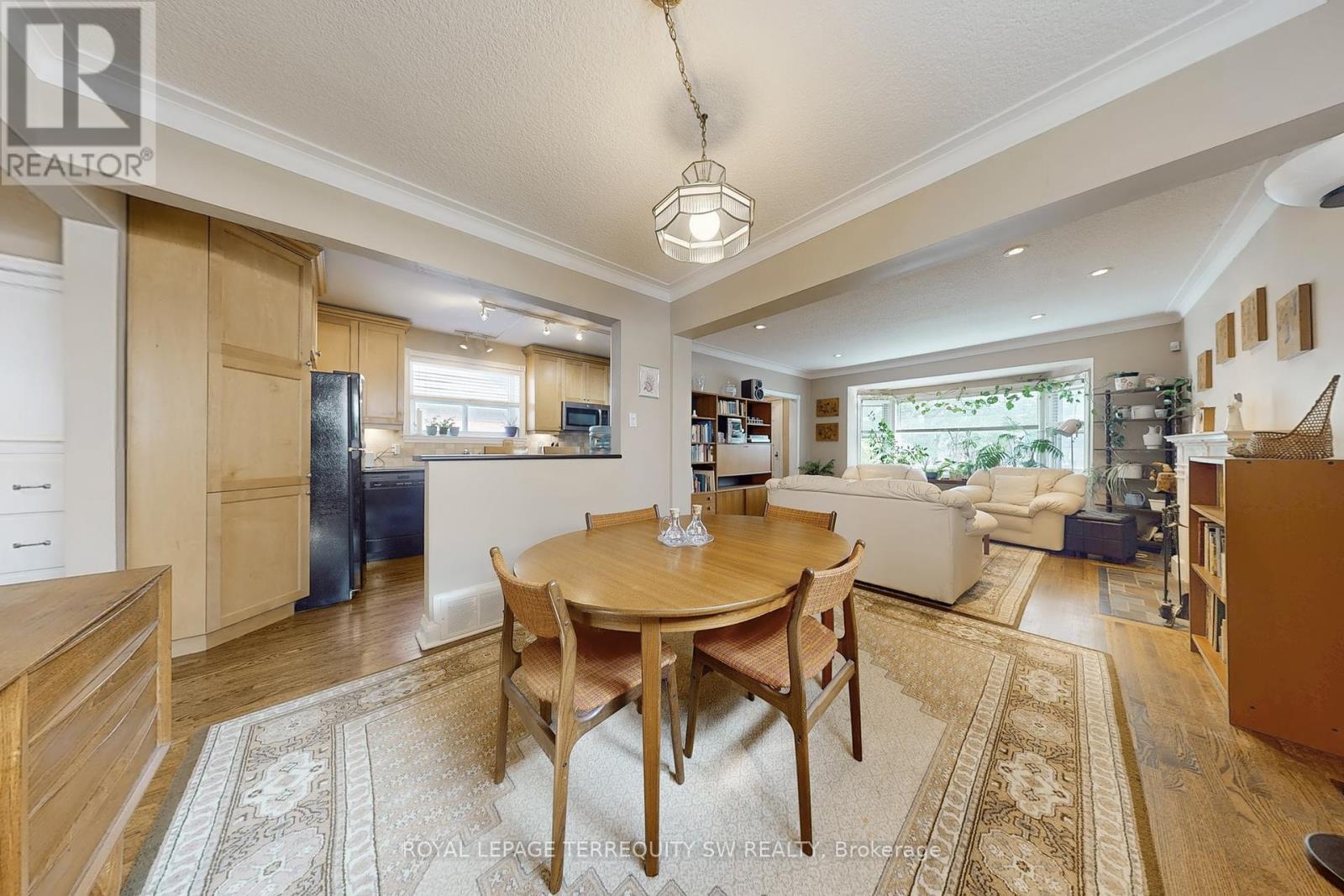 242 Joicey Boulevard, Toronto, Ontario  M5M 2V7 - Photo 7 - C12384059