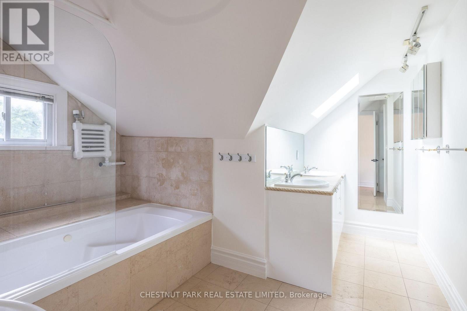4 Maple Avenue, Toronto, Ontario  M4W 2T6 - Photo 21 - C12384091