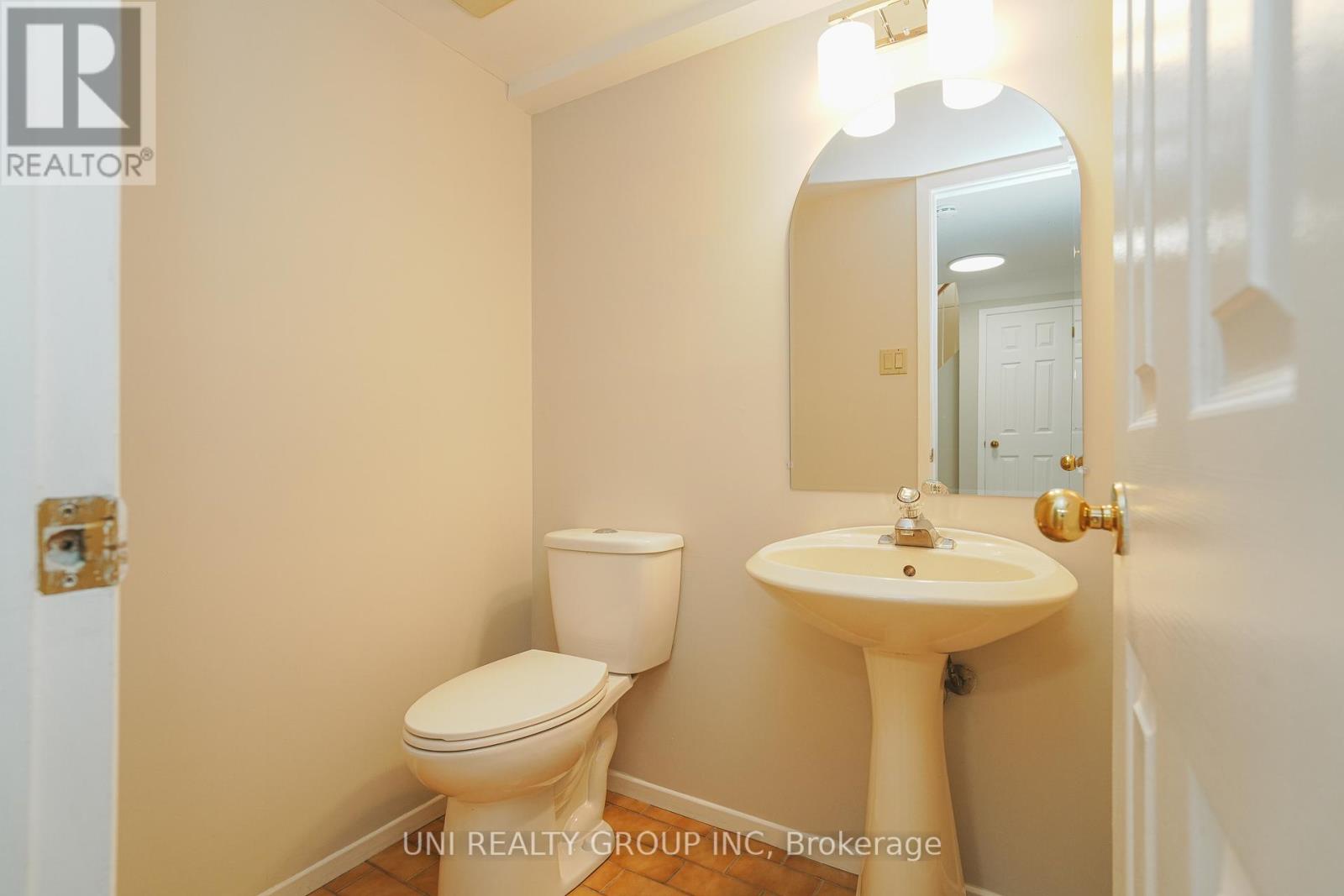 19 Arbordale Crescent, Ottawa, Ontario  K2G 5C7 - Photo 10 - X12384154