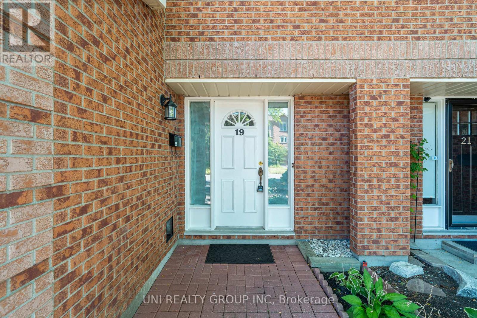 19 Arbordale Crescent, Ottawa, Ontario  K2G 5C7 - Photo 3 - X12384154