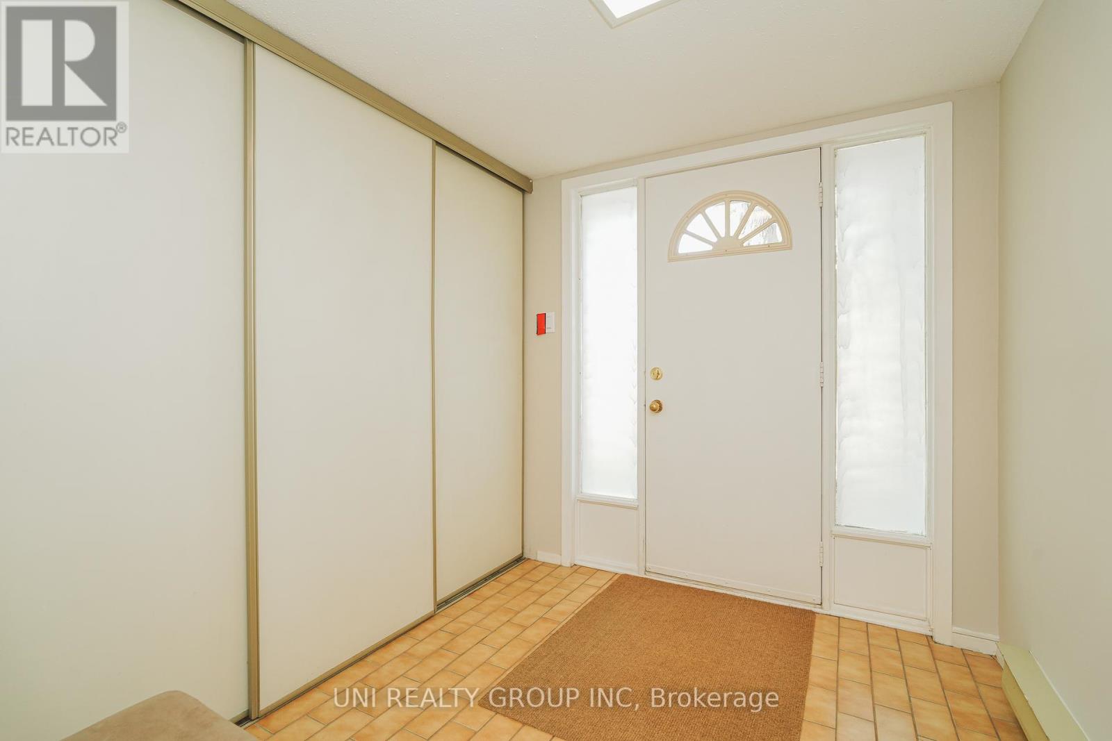 19 Arbordale Crescent, Ottawa, Ontario  K2G 5C7 - Photo 5 - X12384154