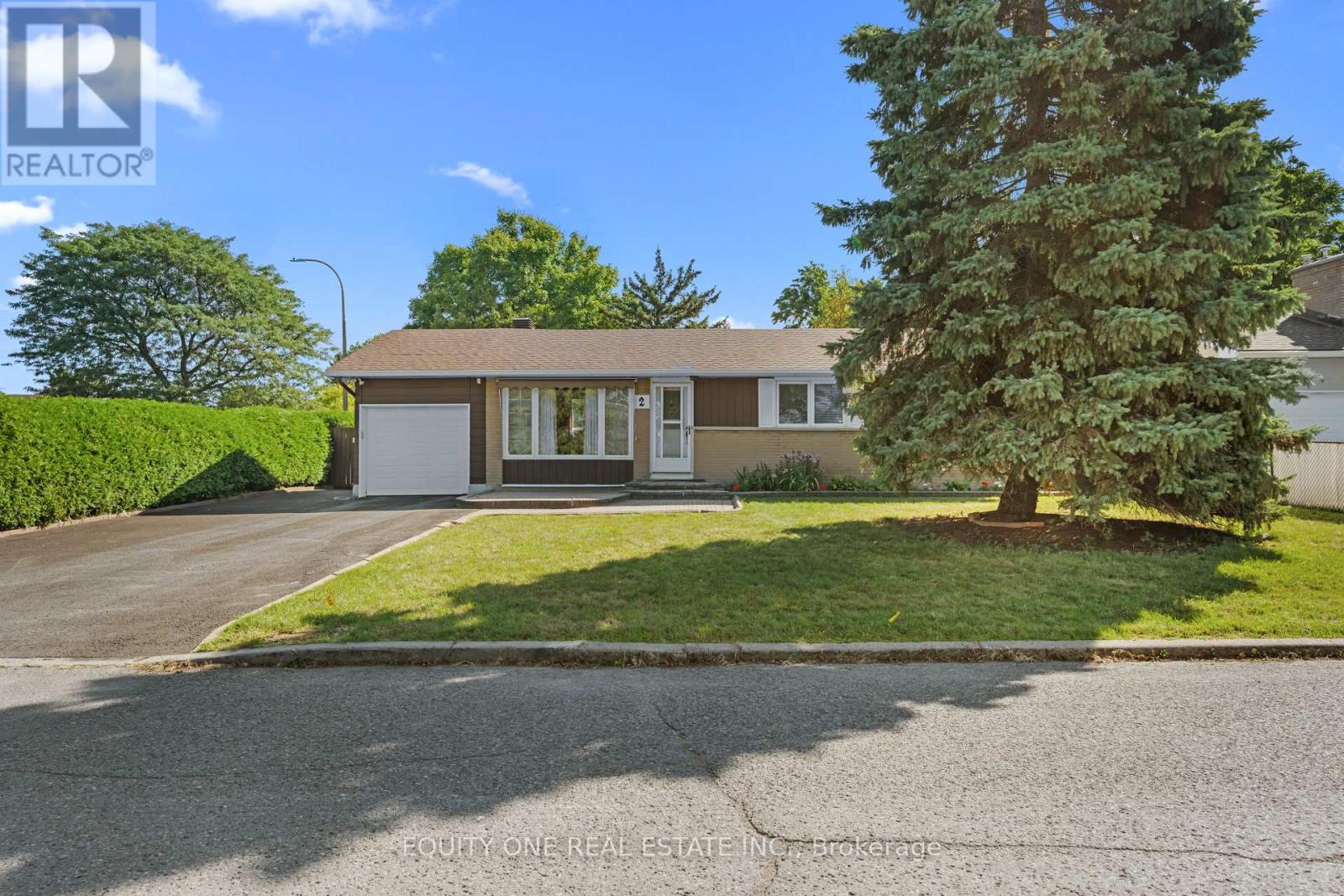 2 Parkside Crescent, Ottawa, Ontario  K2G 3B5 - Photo 3 - X12384177