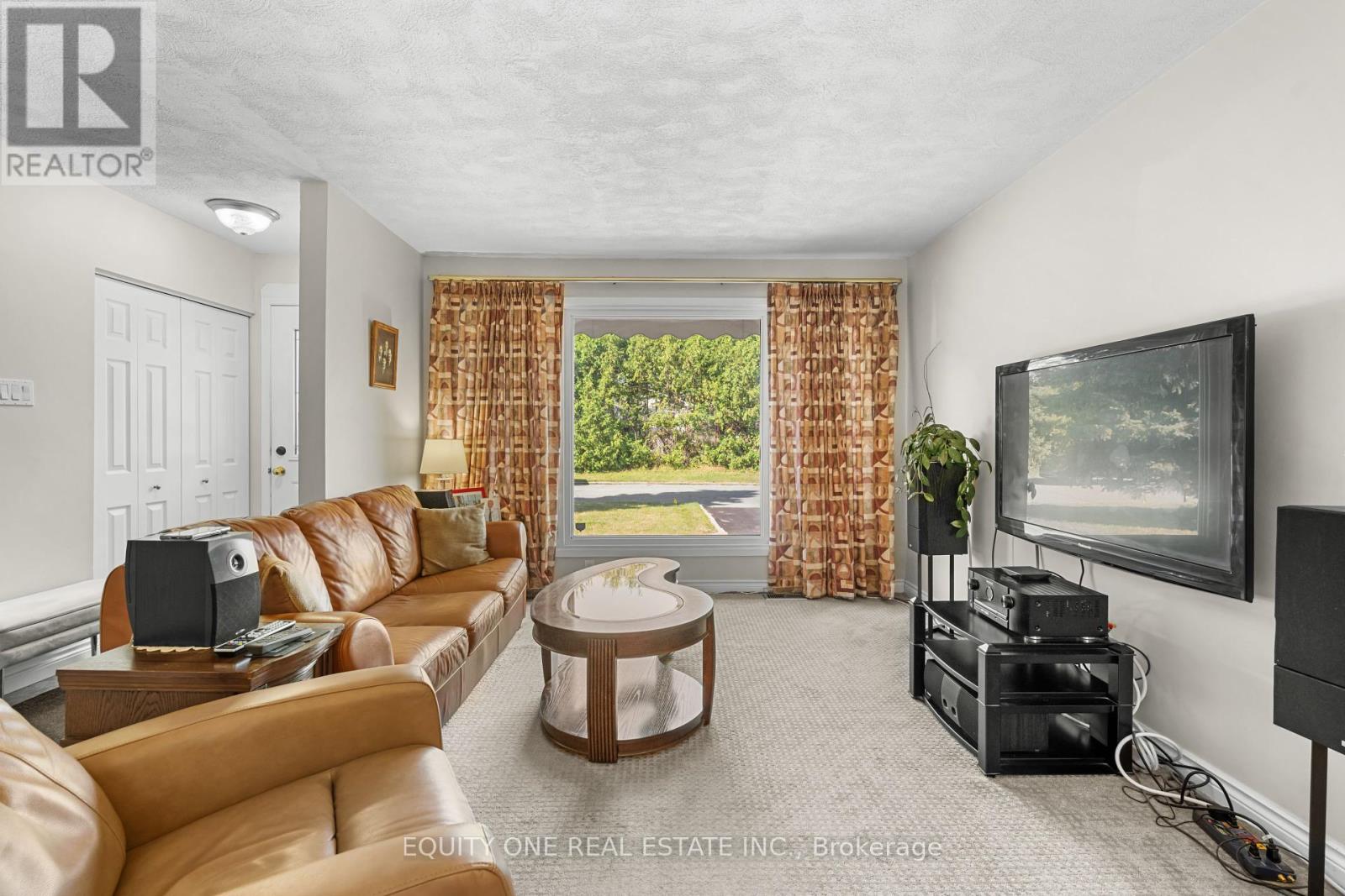 2 Parkside Crescent, Ottawa, Ontario  K2G 3B5 - Photo 5 - X12384177