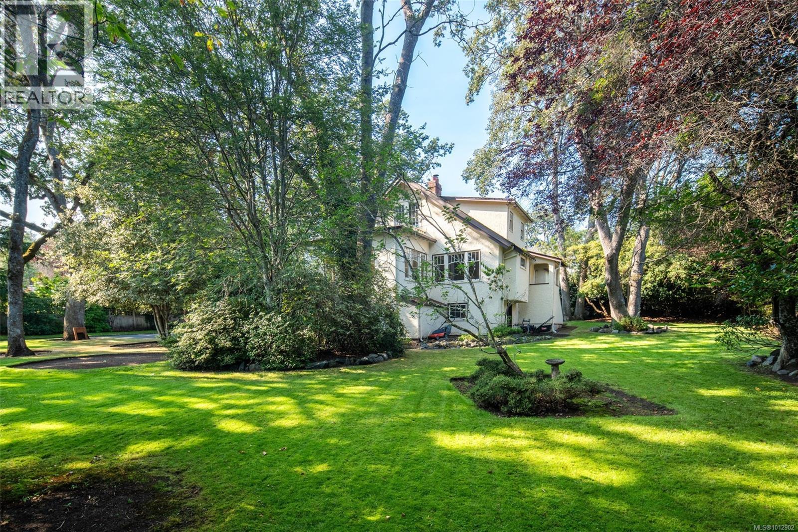 Property at 3375 Weald Rd image 3