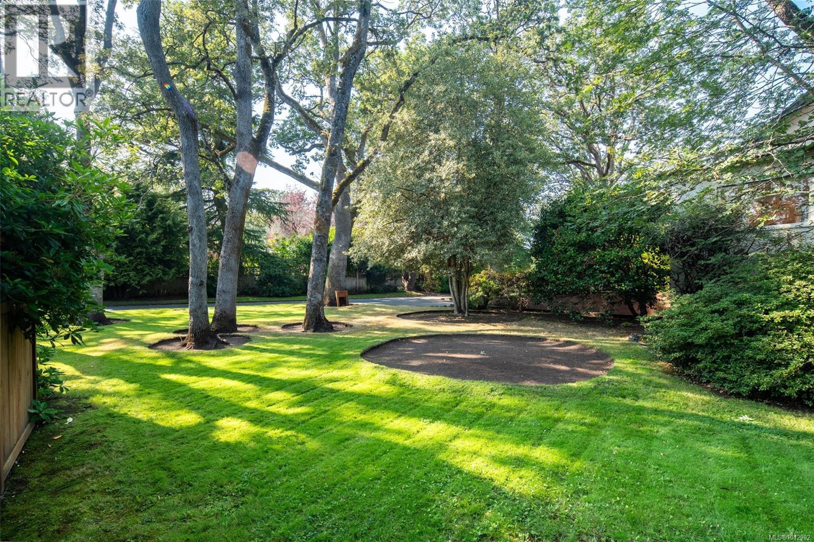 Property at 3375 Weald Rd image 4