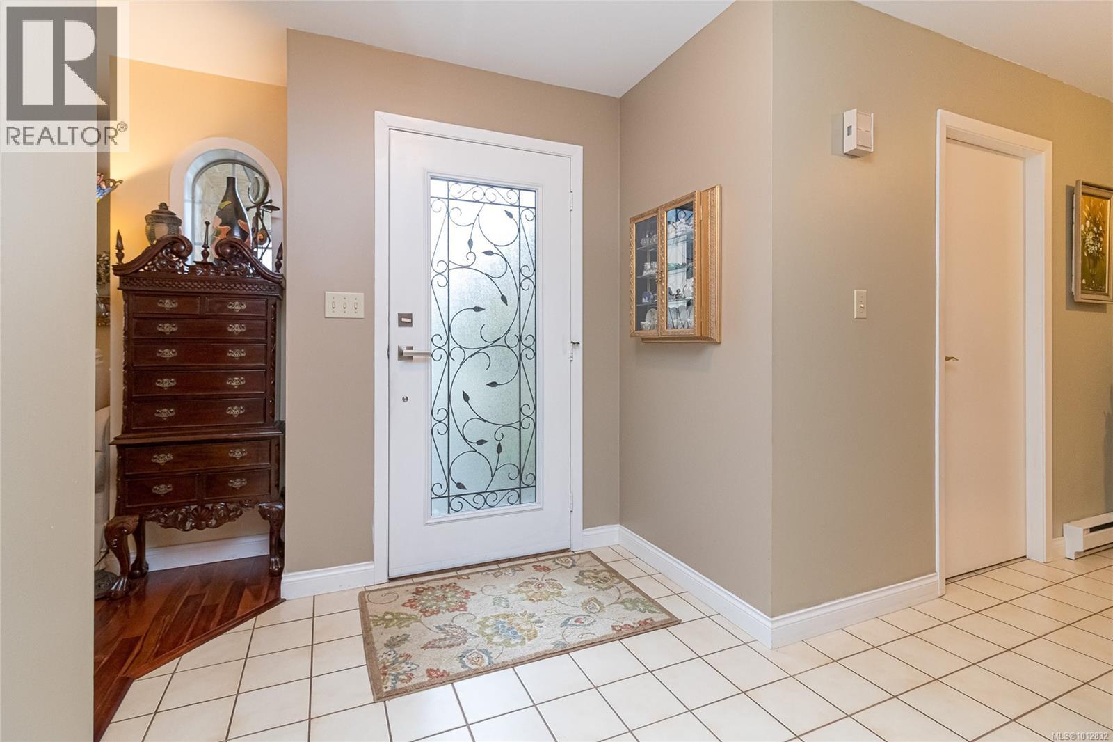 Property at 2735 Cadboro Bay Rd image 4