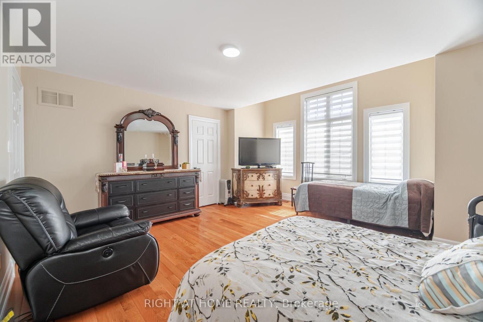 204 Lormel Gate, Vaughan (Vellore Village), Ontario  L4H 0C9 - Photo 22 - N12384009