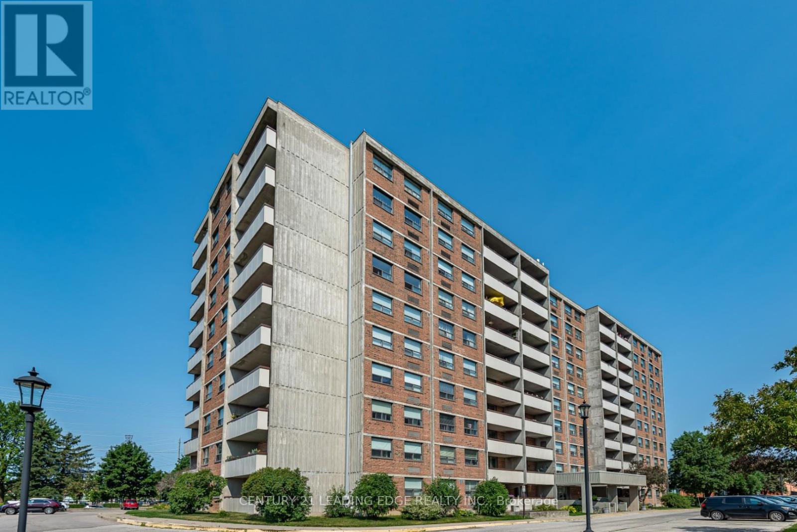 908 - 20 William Roe Boulevard, Newmarket (Central Newmarket), Ontario  L3Y 5V6 - Photo 2 - N12384030