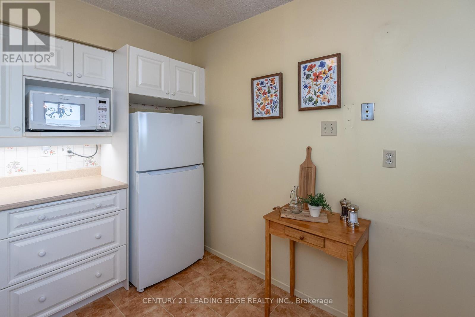 908 - 20 William Roe Boulevard, Newmarket (Central Newmarket), Ontario  L3Y 5V6 - Photo 9 - N12384030