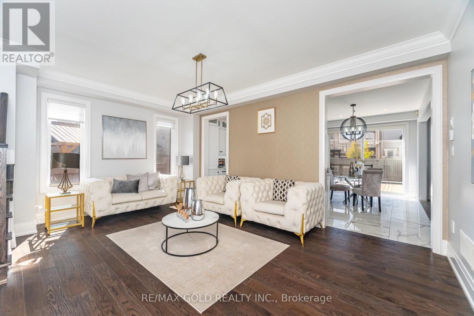10 Donnan Drive W, New Tecumseth (Tottenham), Ontario  L0G 1W0 - Photo 4 - N12384063