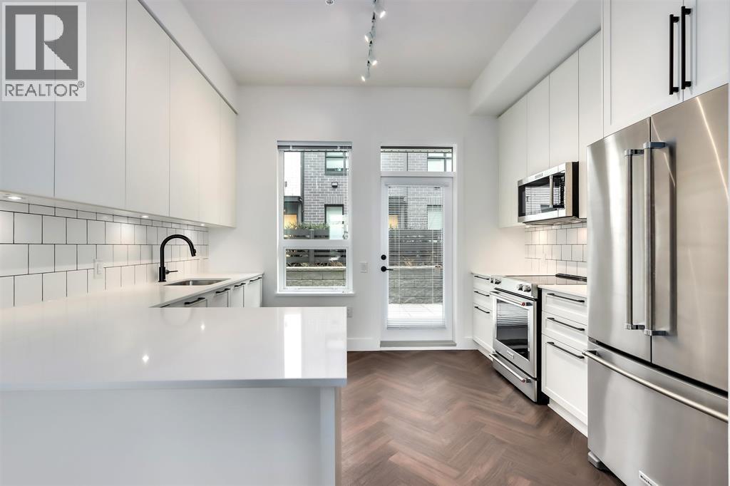6 9733 UNIVERSITY CRESCENT, Burnaby, British Columbia
