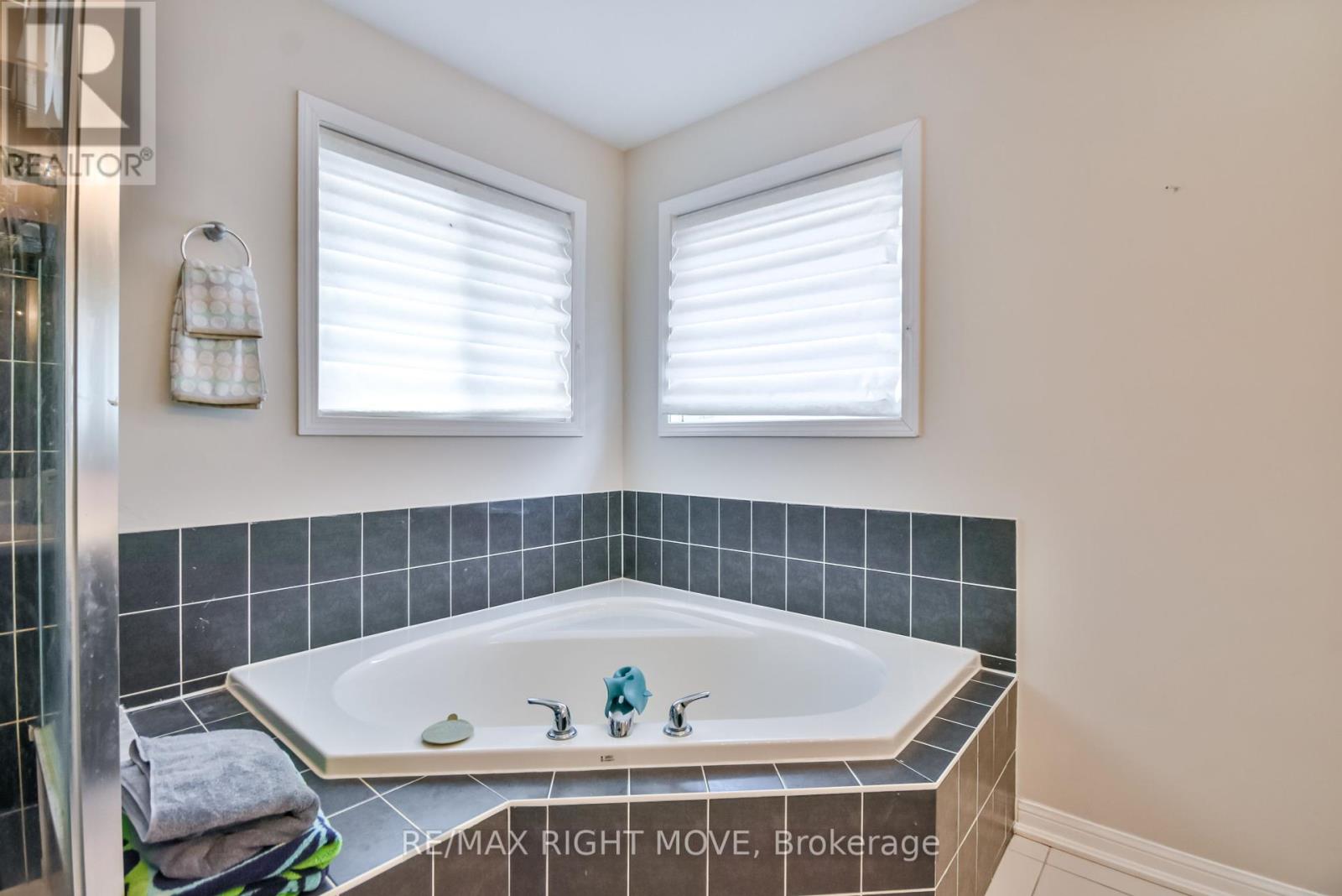 132 The Queensway, Barrie, Ontario  L4M 0B4 - Photo 23 - S12384042