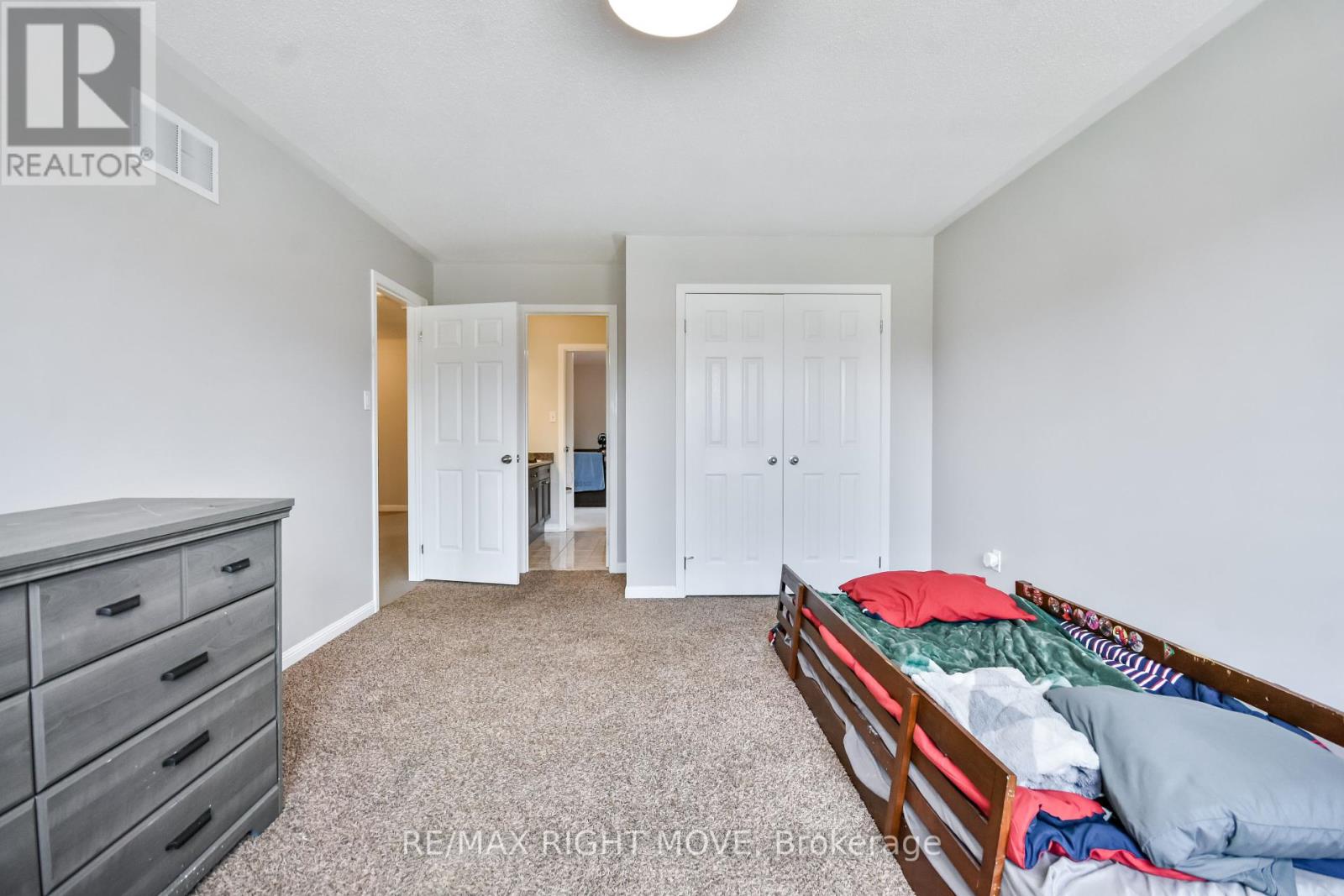 132 The Queensway, Barrie, Ontario  L4M 0B4 - Photo 29 - S12384042