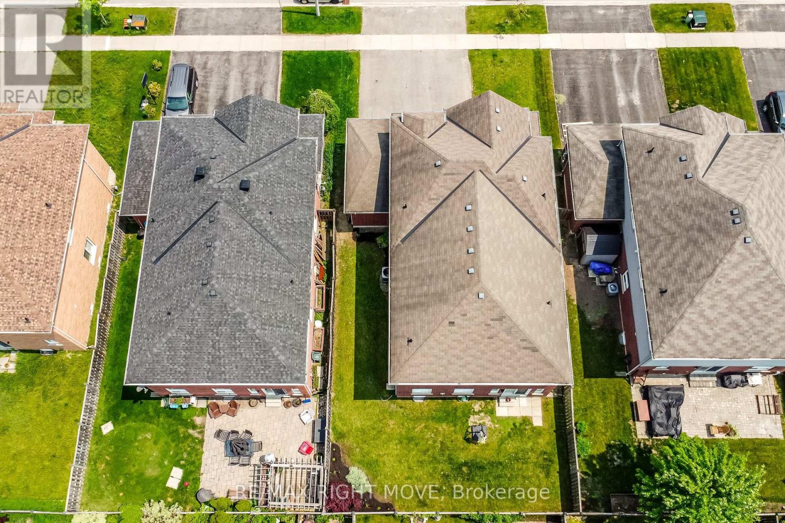Property at 132 THE QUEENSWAY image 3