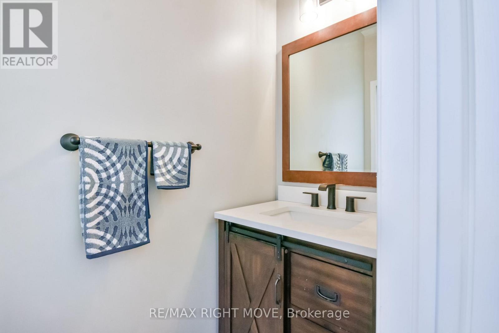 Property at 132 THE QUEENSWAY image 5