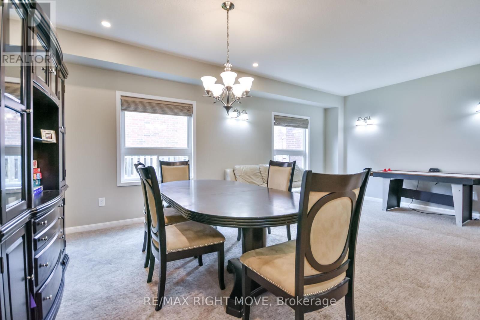 132 The Queensway, Barrie, Ontario  L4M 0B4 - Photo 9 - S12384042