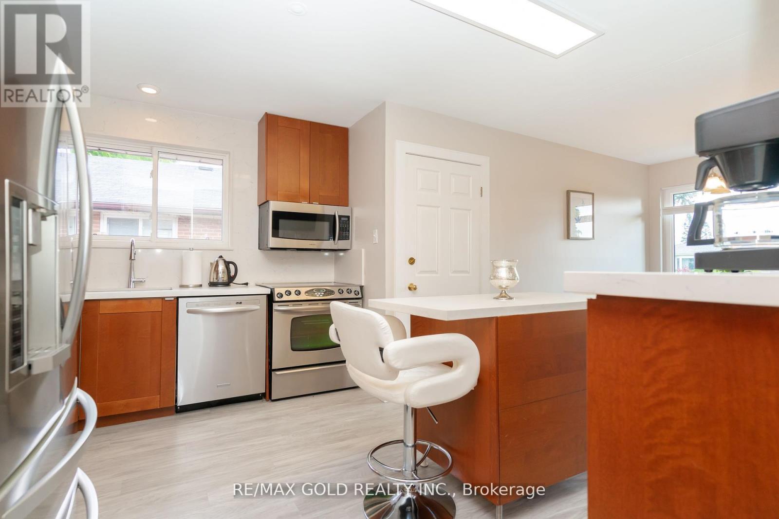 29 Devonshire Drive, Brampton, Ontario  L6T 3G5 - Photo 14 - W12383928