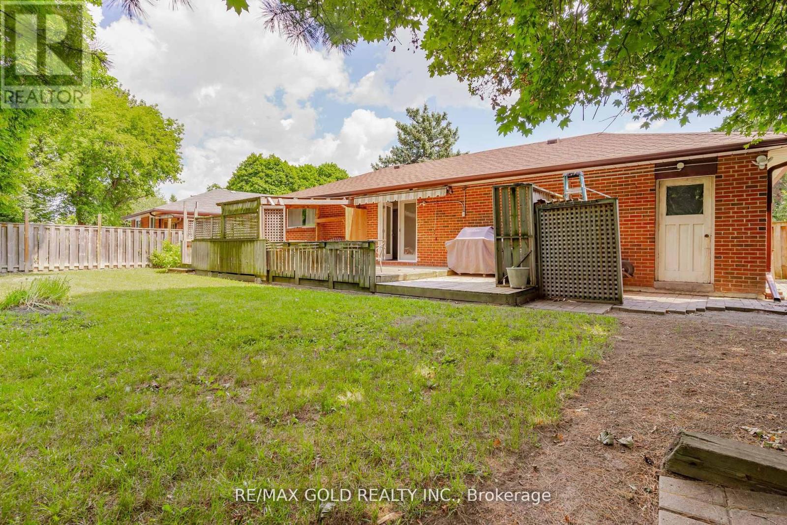 29 Devonshire Drive, Brampton, Ontario  L6T 3G5 - Photo 37 - W12383928
