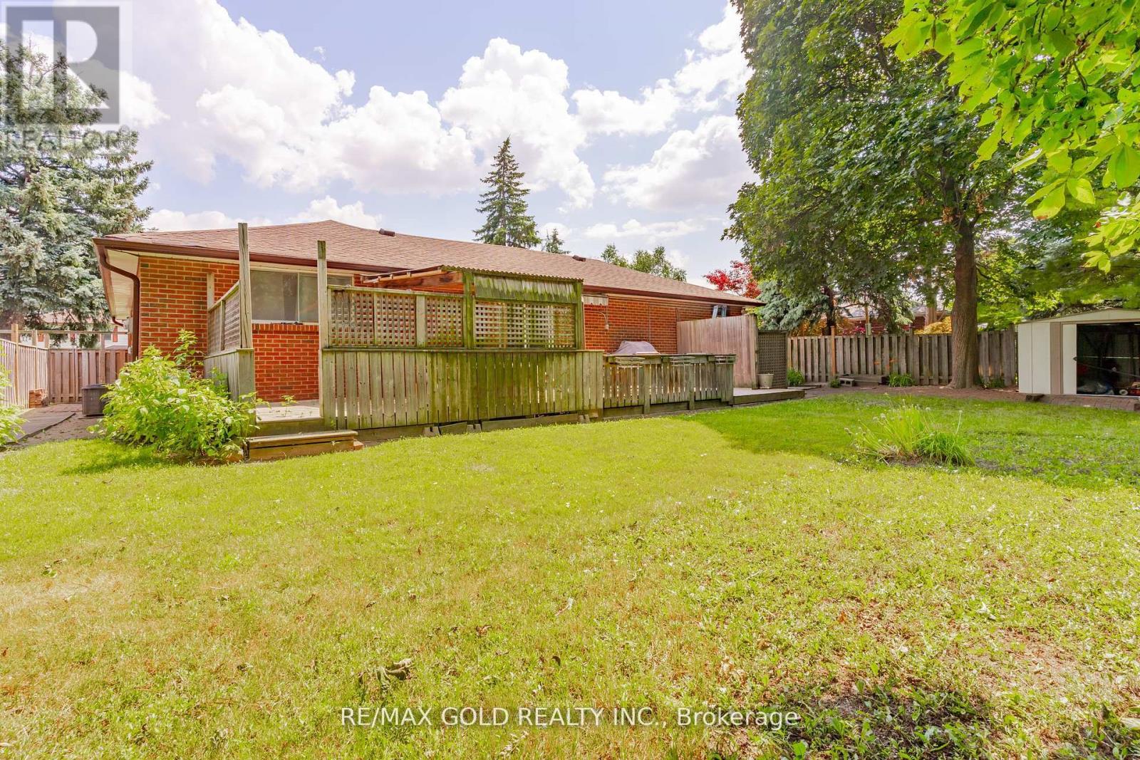 29 Devonshire Drive, Brampton, Ontario  L6T 3G5 - Photo 38 - W12383928