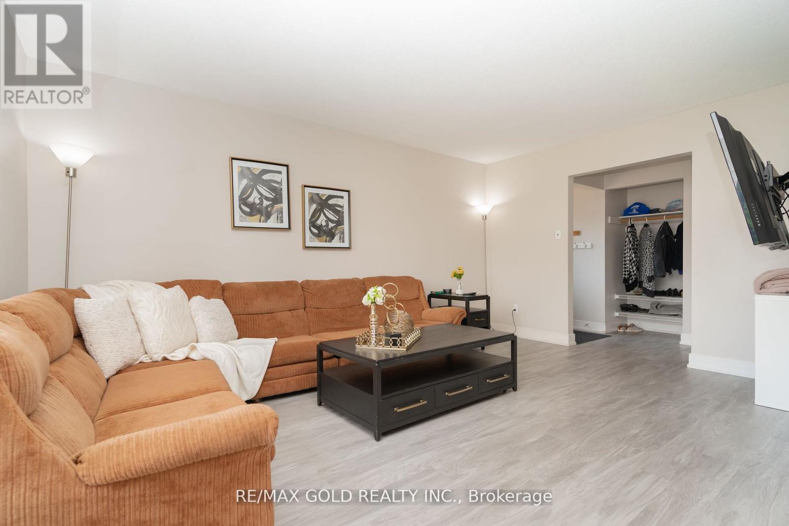 29 Devonshire Drive, Brampton, Ontario  L6T 3G5 - Photo 9 - W12383928