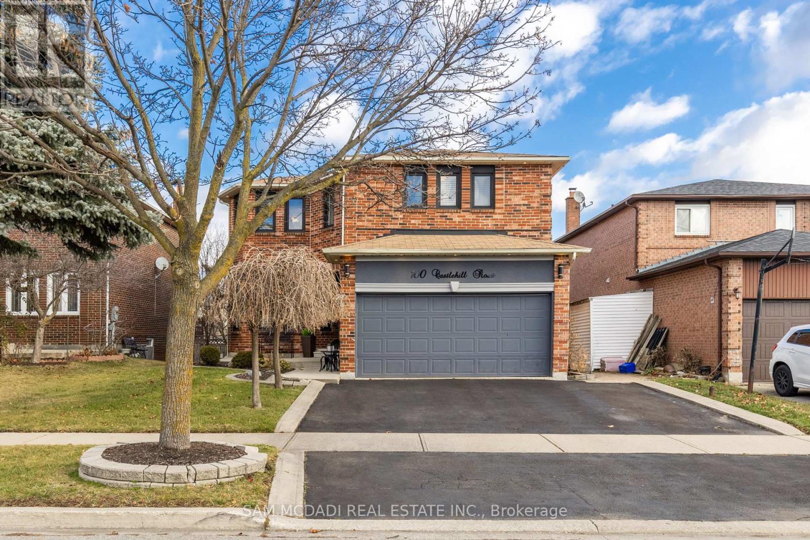 100 Castlehill Road, Brampton (Northwood Park), Ontario  L6X 4C7 - Photo 1 - W12383957