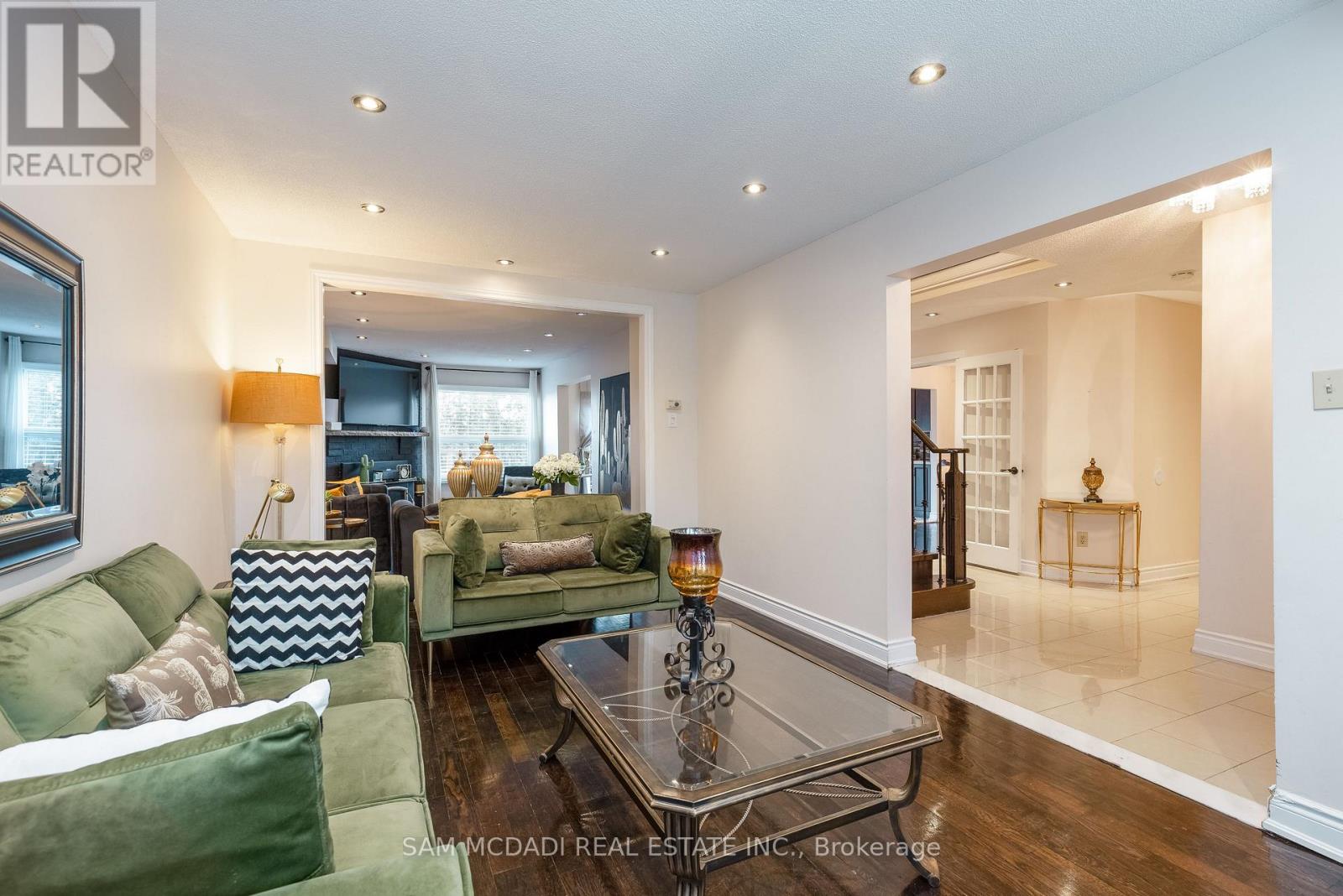 100 Castlehill Road, Brampton (Northwood Park), Ontario  L6X 4C7 - Photo 10 - W12383957