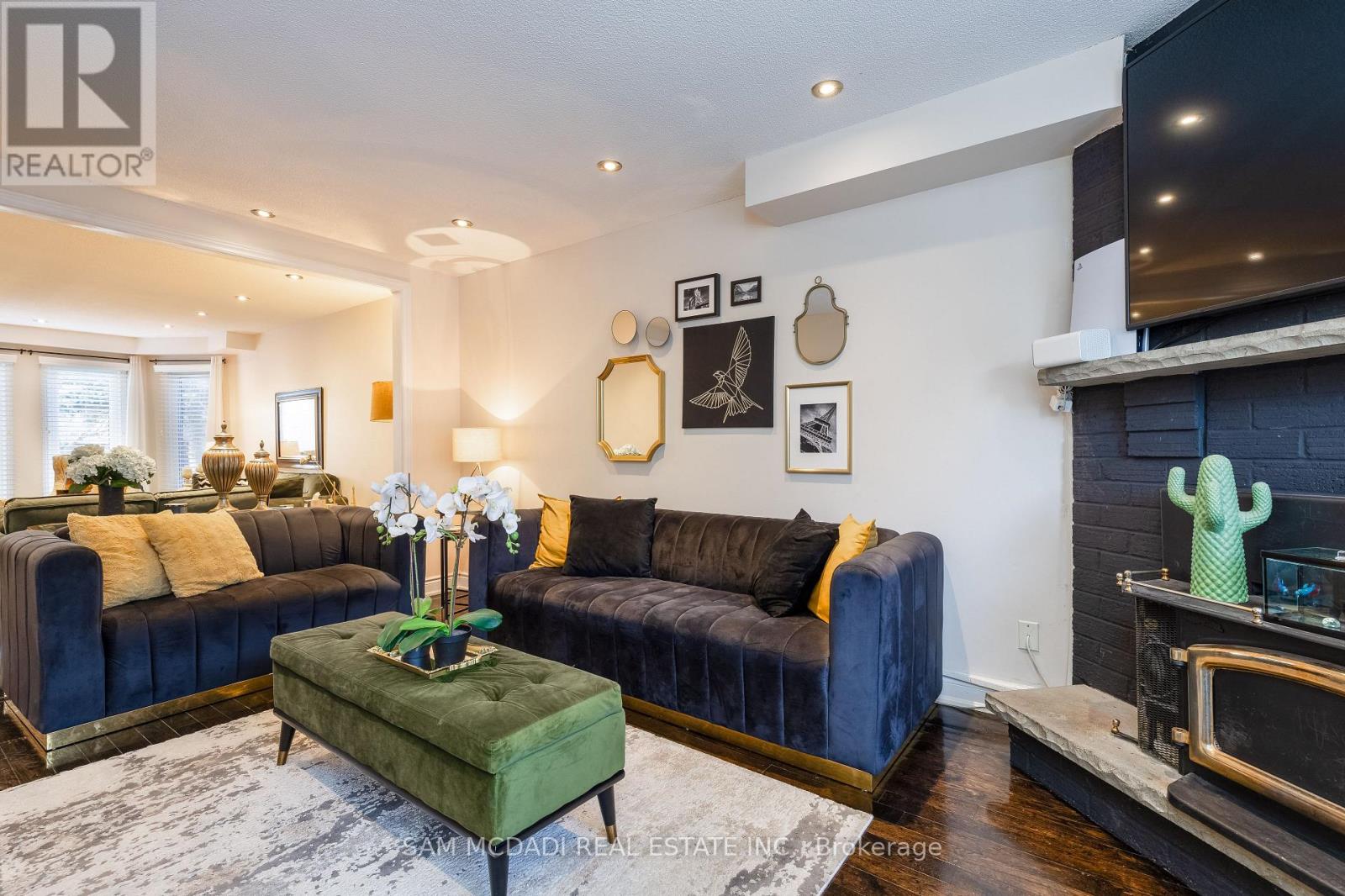 100 Castlehill Road, Brampton (Northwood Park), Ontario  L6X 4C7 - Photo 12 - W12383957