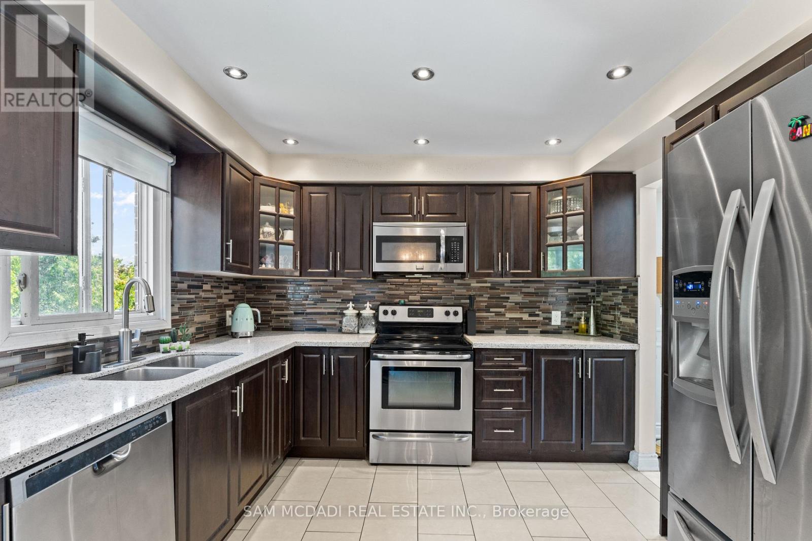 100 Castlehill Road, Brampton (Northwood Park), Ontario  L6X 4C7 - Photo 13 - W12383957