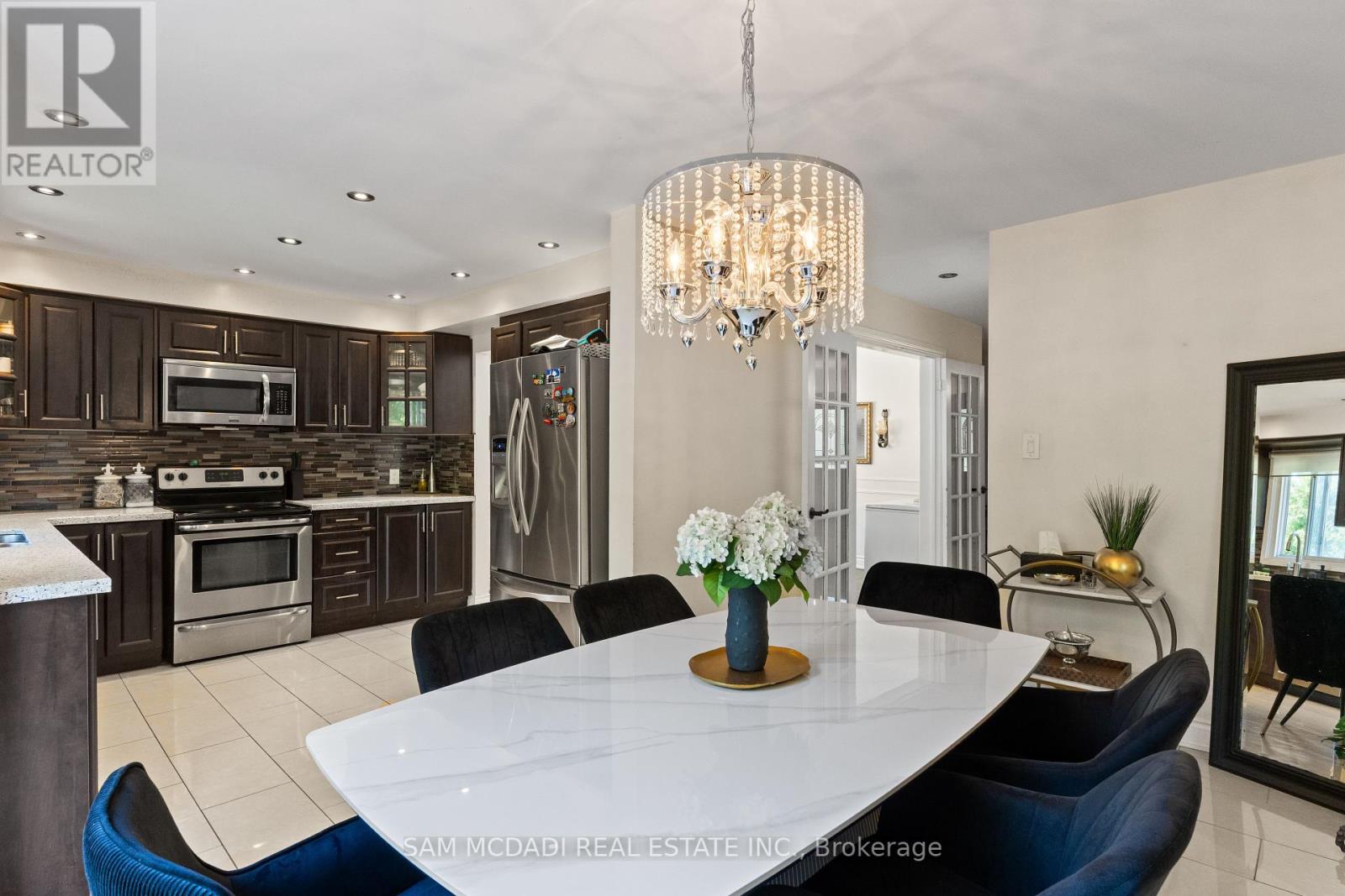 100 Castlehill Road, Brampton (Northwood Park), Ontario  L6X 4C7 - Photo 16 - W12383957