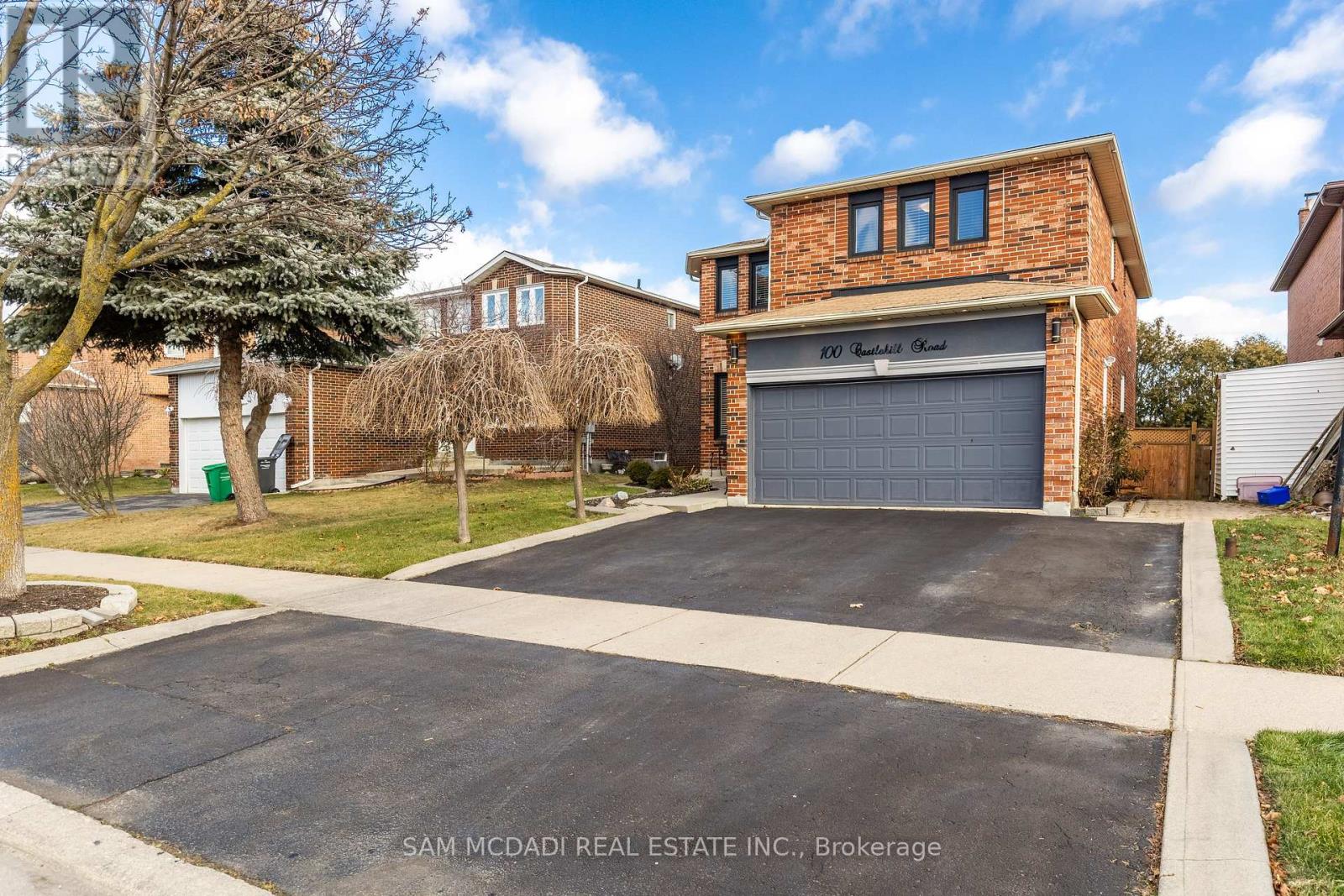 100 Castlehill Road, Brampton (Northwood Park), Ontario  L6X 4C7 - Photo 2 - W12383957