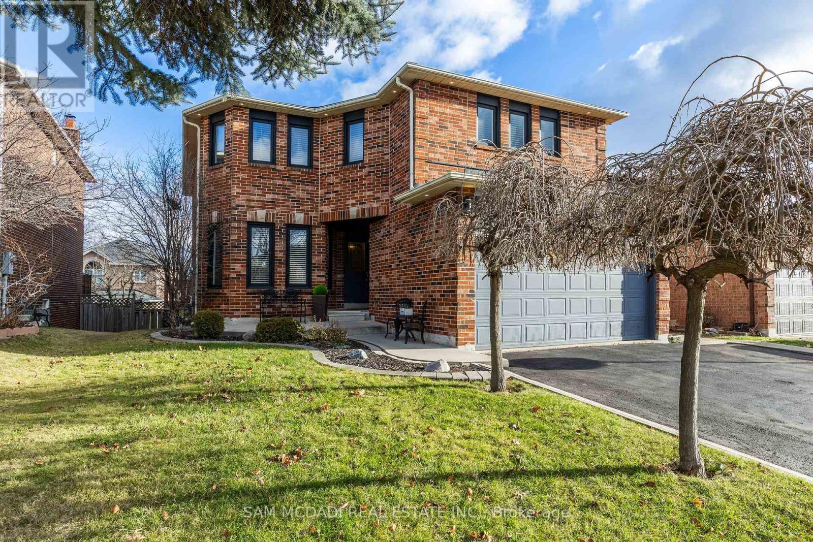 100 Castlehill Road, Brampton (Northwood Park), Ontario  L6X 4C7 - Photo 3 - W12383957