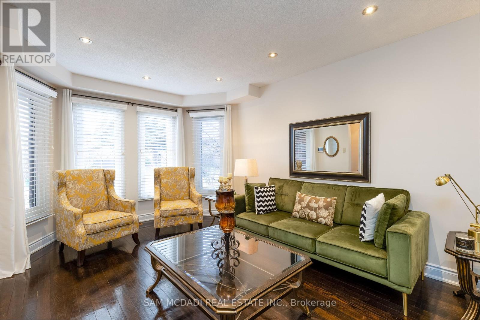 100 Castlehill Road, Brampton (Northwood Park), Ontario  L6X 4C7 - Photo 9 - W12383957
