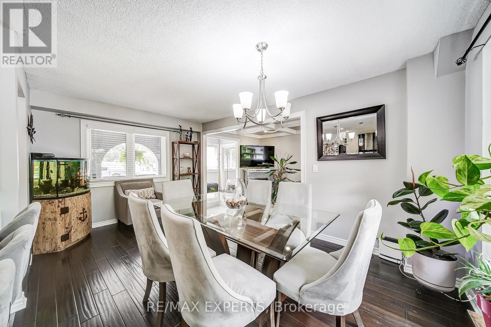 31 Shalom Crescent, Toronto (West Humber-Clairville), Ontario  M9V 4J3 - Photo 10 - W12383991