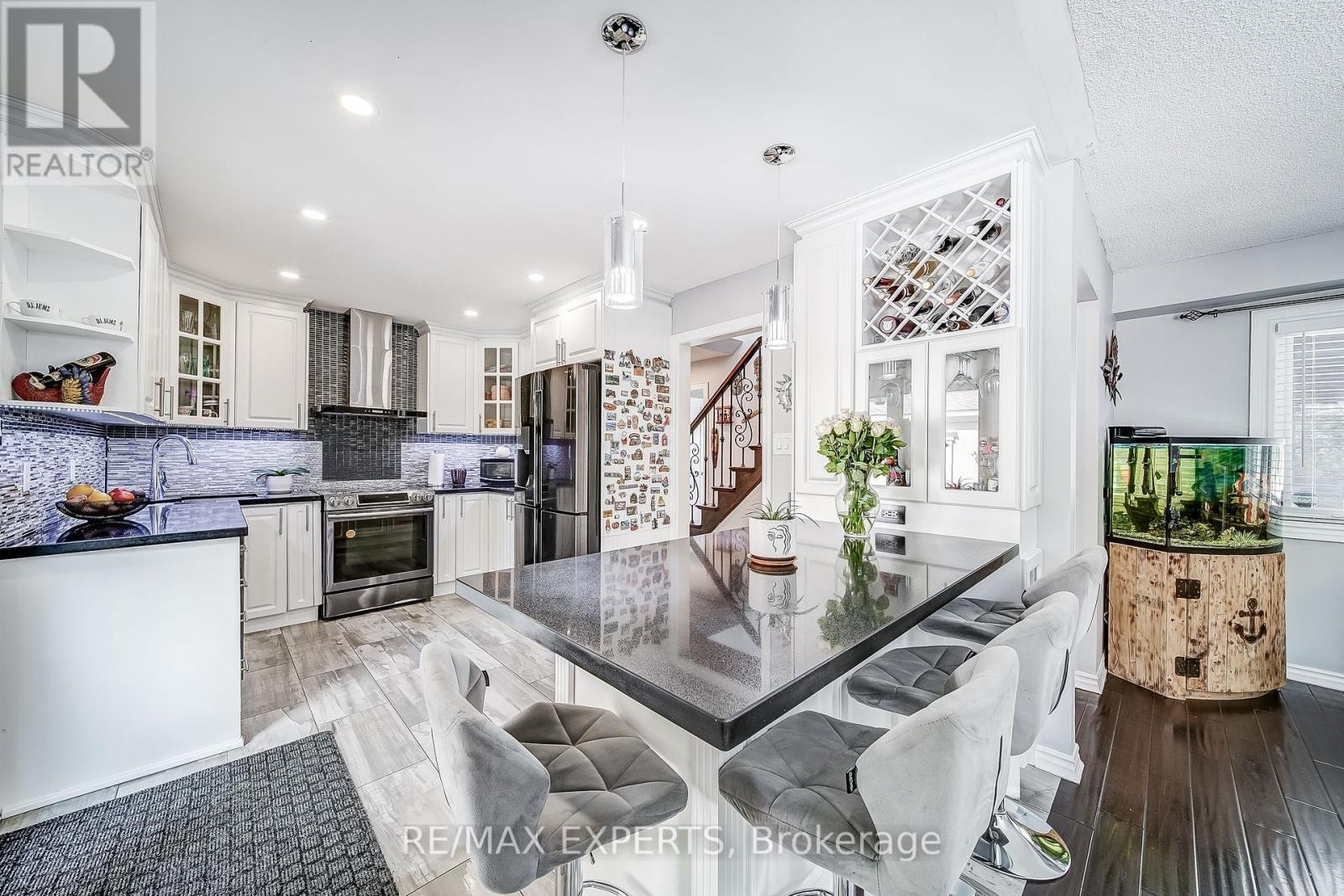 31 Shalom Crescent, Toronto (West Humber-Clairville), Ontario  M9V 4J3 - Photo 11 - W12383991